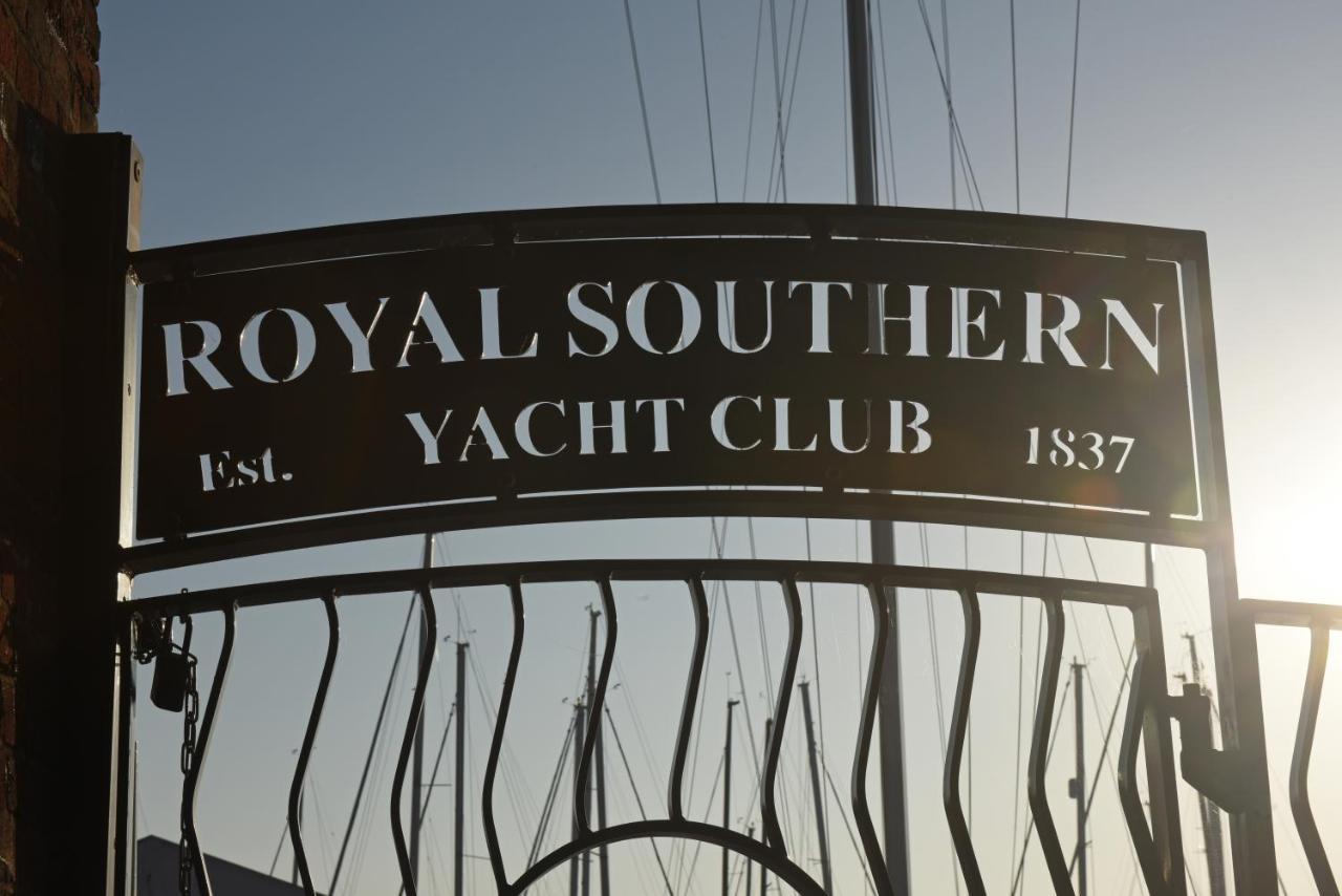 Royal Southern Yacht Club Hamble-le-Rice Exterior photo
